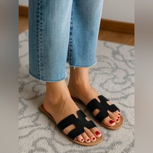 2561- Sun & Sky Women’s Slide Sandals Black Leather Upper Size 5–6 NWT